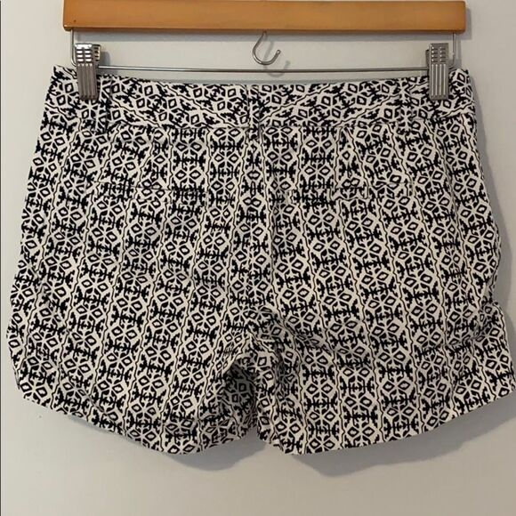 Banana Republic // Printed Shorts - Picture 3 of 3